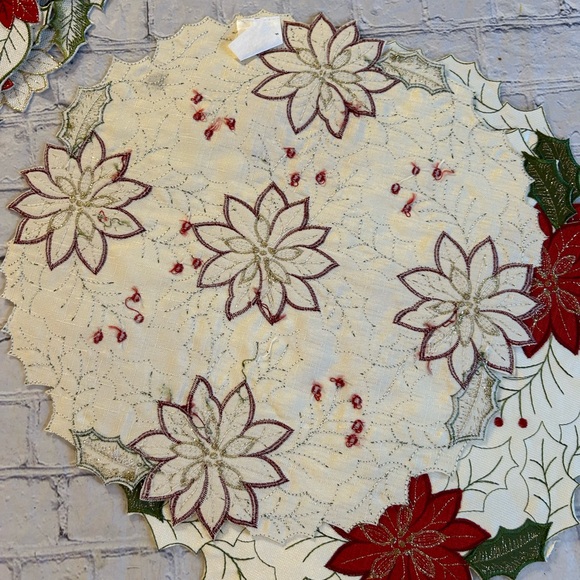 CHRISTMAS HOLLY WHITE RED GREEN & METALLIC GOLD (8) PLACEMATS POLYESTER - Picture 4 of 11